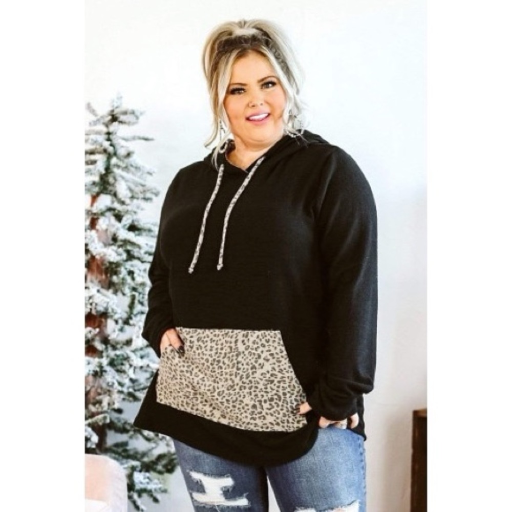 Black Plus Size Hoodie with Leopard Pocket